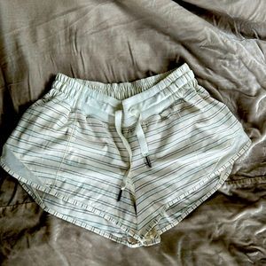 Lululemon HOTT hot short 2.5”. Like New. Size 4/XS